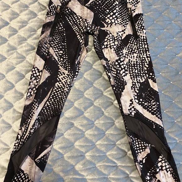 Lululemon align leggins. - Picture 2 of 3